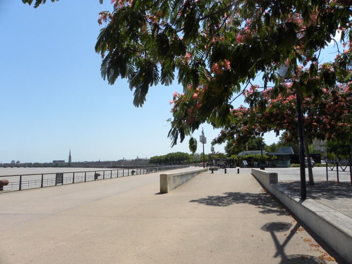 Die Uferpromenade von Bordeaux