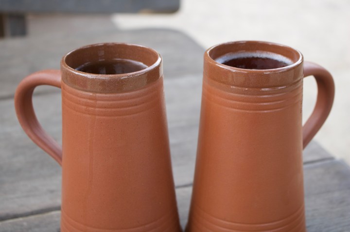 Trinkgefäße aus Ton.jpg