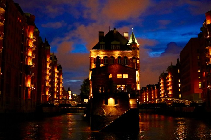 Abendliche Lichterfahrt_Hamburg_Speicherstadt_Hafen_bei Nacht