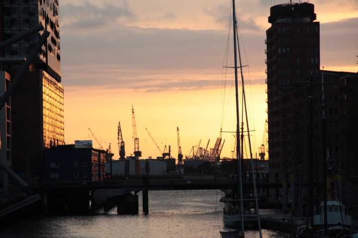 Wolkenbild_HAmburg_Speicherstadt