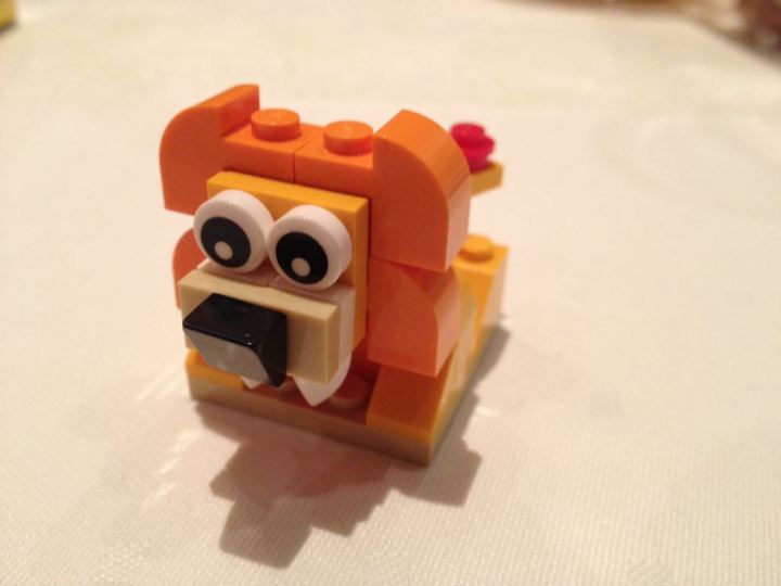 Der Gott der kleinen Dinge_Foto-Challenge_Lego-Hund.jpeg