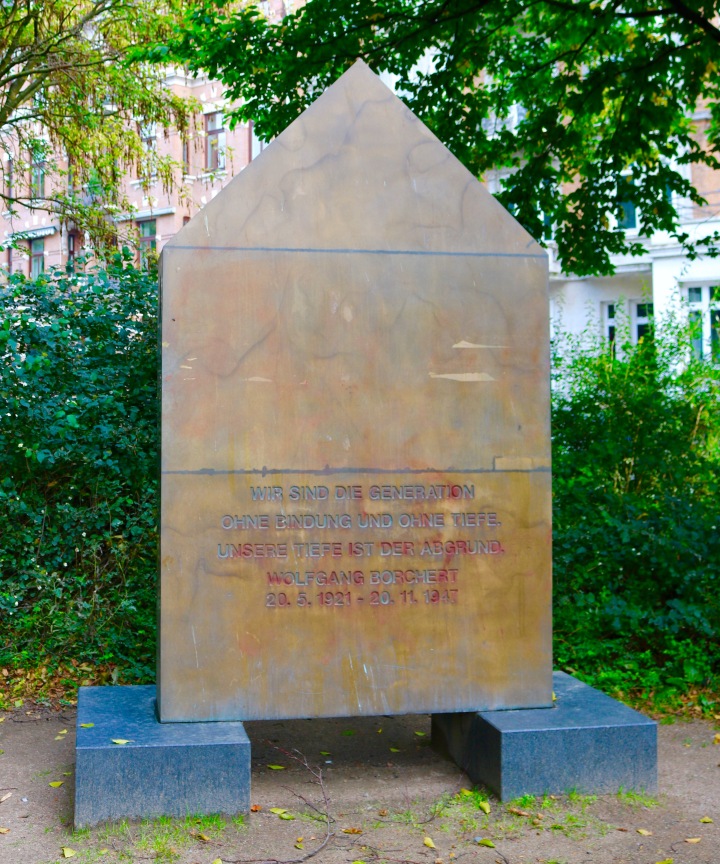 Wolfgang Borchert Denkmal.jpg