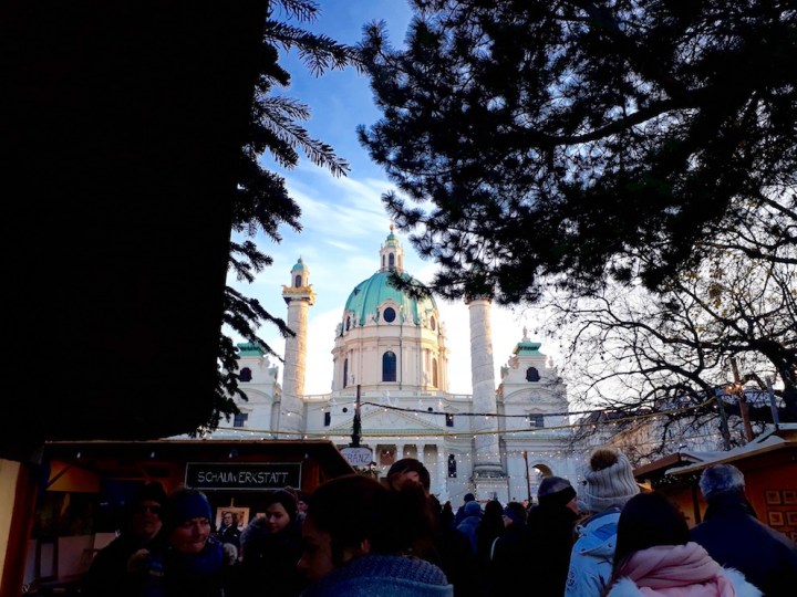 Adventmarkt am Karlsplatz