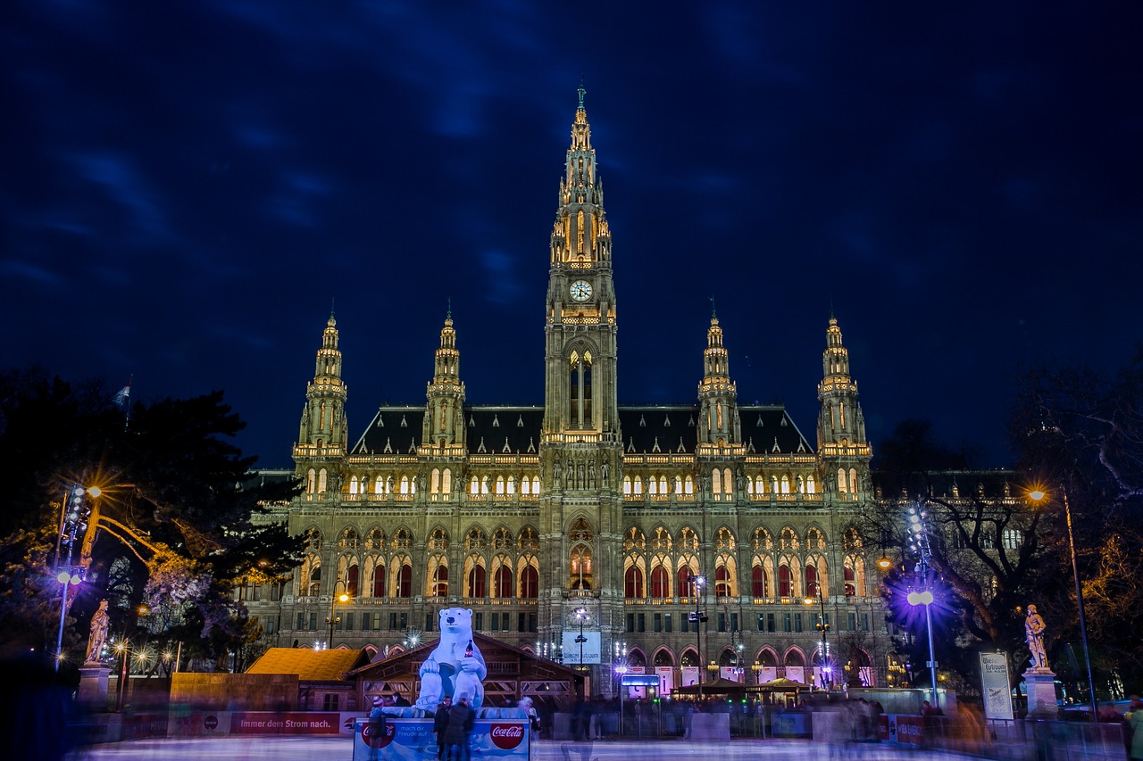 Rathaus mit Eislaufplatz in Wien_Wiener Eistraum