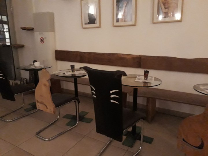 Einrichtung im Café Neko_Katzendesign
