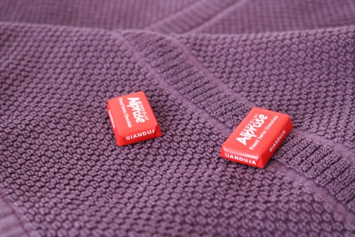 HITrental Apartment Zürich_Schweizer Schokolade als Willkommensgeschenk.jpg