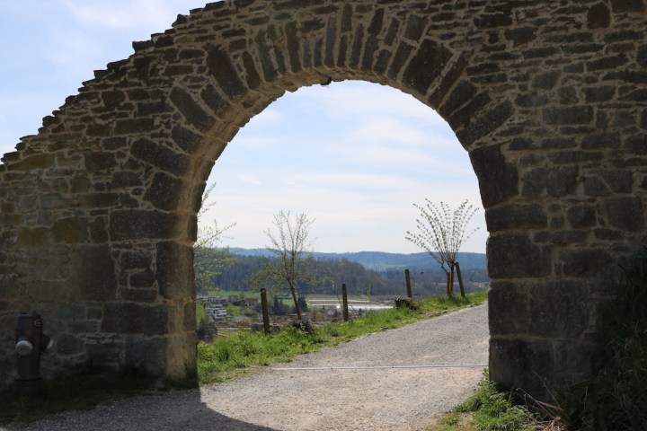 Lenzburg_Schlossmauer