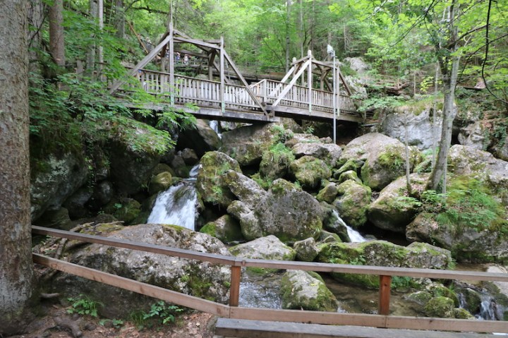 Wasser- und Wanderwelt Myrafälle_Holzbrücken.JPG