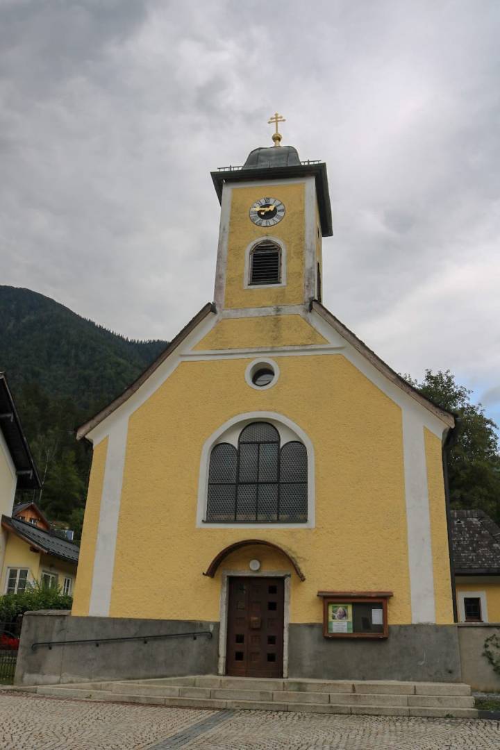 Katholische Kirche Obertraun Ausgangspunkt Wanderung Sarstein