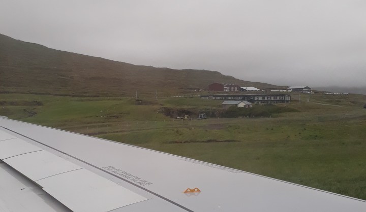 Ankunft Färöer-Inseln_Nebel_Flugzeug_Aussicht