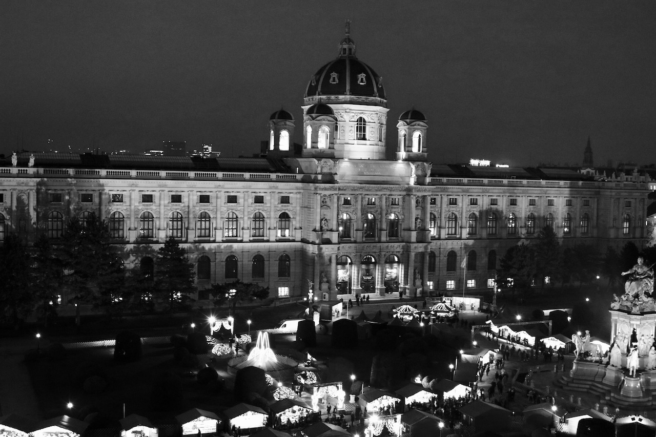 Nachtaufnahme Kunsthistorisches Museum Wien vom NHM Dachführung