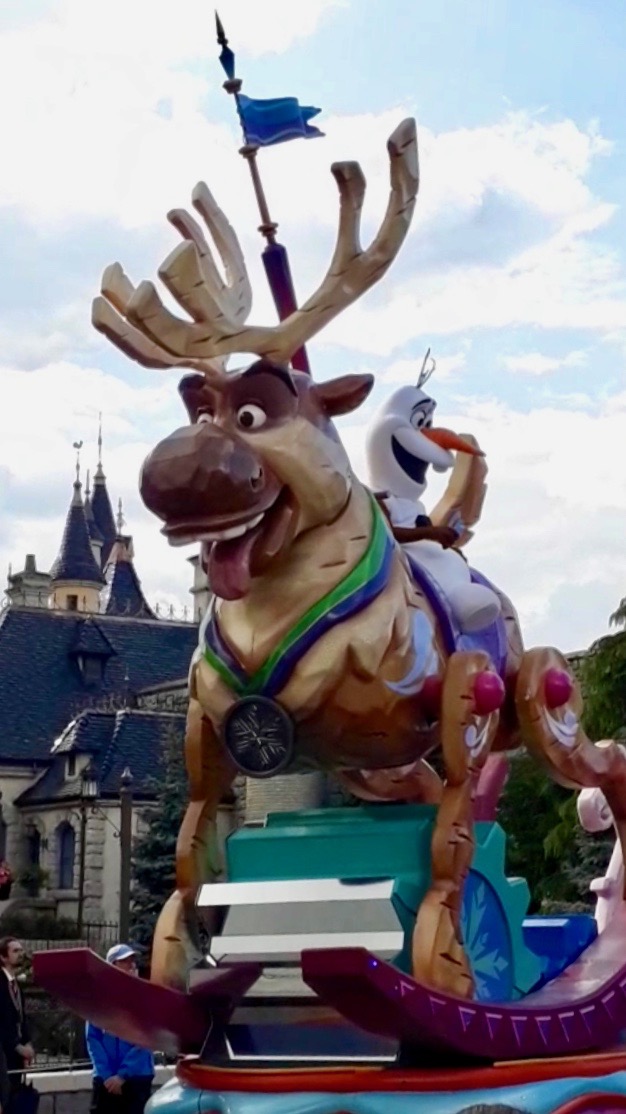 Disney Stars on Parade_Frozen Olaf