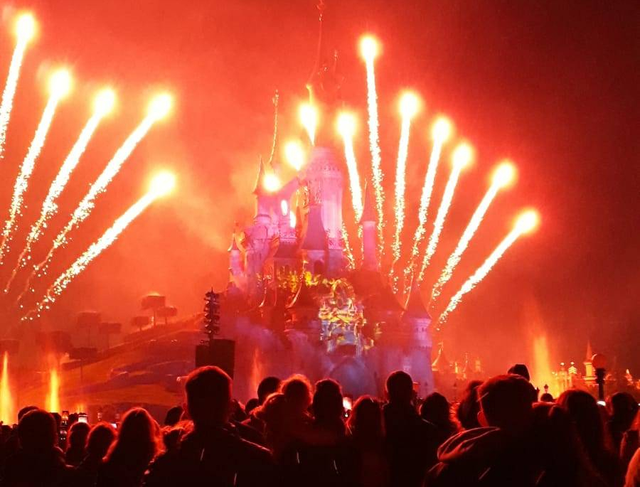 disneyland-paris-disney-illuminations-feuerwerk.jpeg