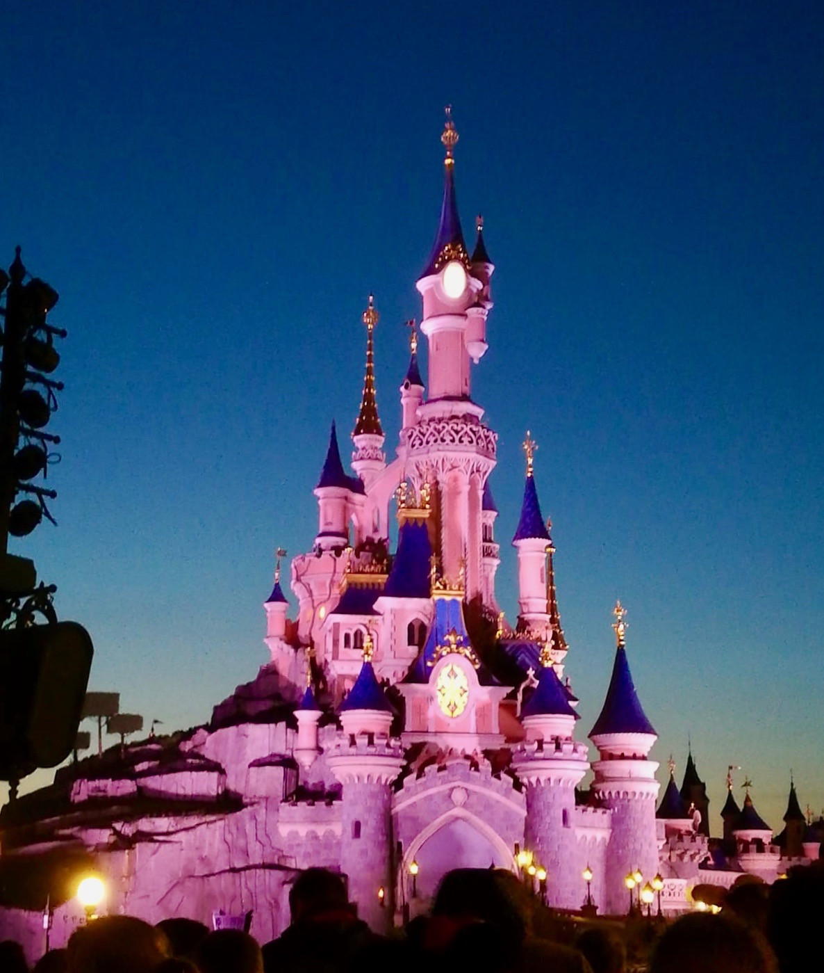 Disneyland Paris Schloss abends_Disney Illuminations