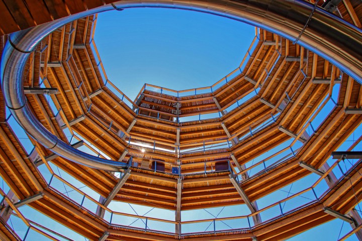 Baumwipfelpfad Aussichtsturm Grünberg Gmunden Salzkammergut.jpg