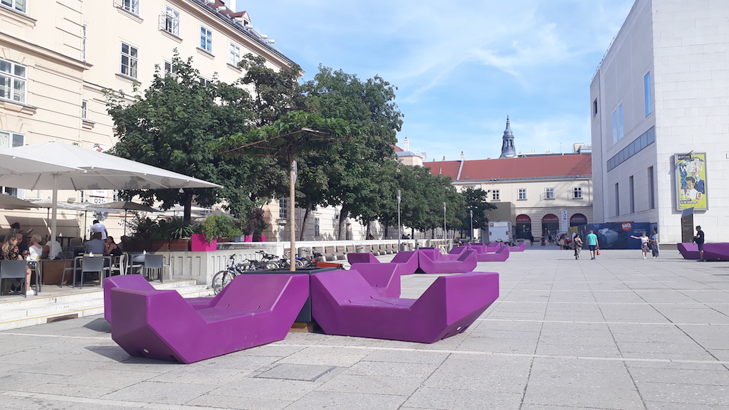 Museumsquartier Wien im Sommer Enzis