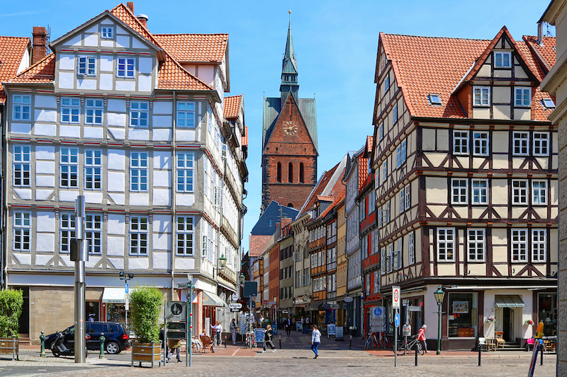 Der Holzmarkt mit Blick auf die Marktkirche in der Altstadt